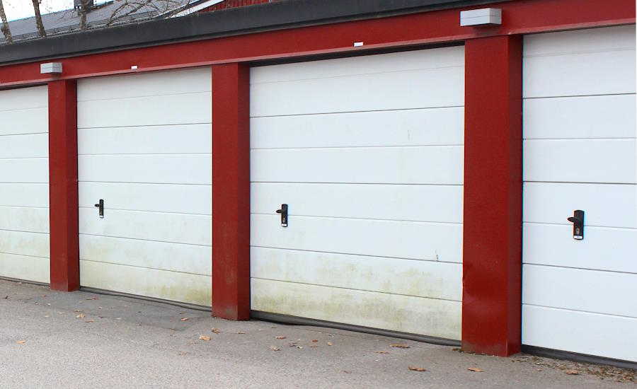 släplisterna dvs bottenlisterna på dessa garageportar är tillverkade i ja just det du gissade rätt EPDM gummi